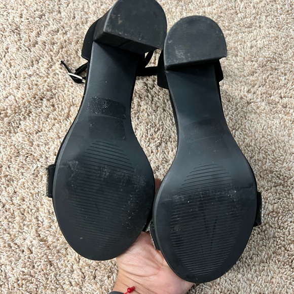 Windsor heels - Picture 2 of 3